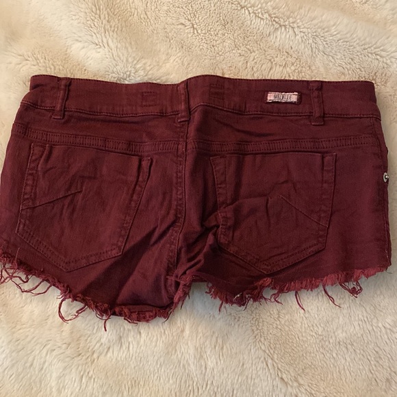 Brandy Melville low rise maroon shorts - Picture 3 of 3
